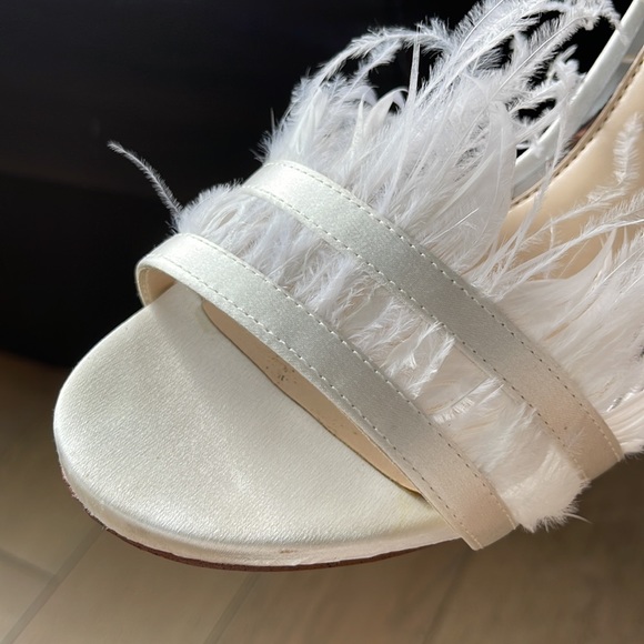 Jessica Simpson JS Raelin Crystal Satin Feathers Stiletto Heels 7M - Picture 3 of 8